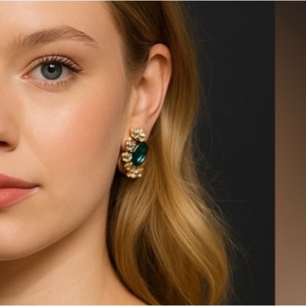 Vintage Emerald Green | Rhinestone Cluster  Earrings.|Clip-On | 1” | Timeless.